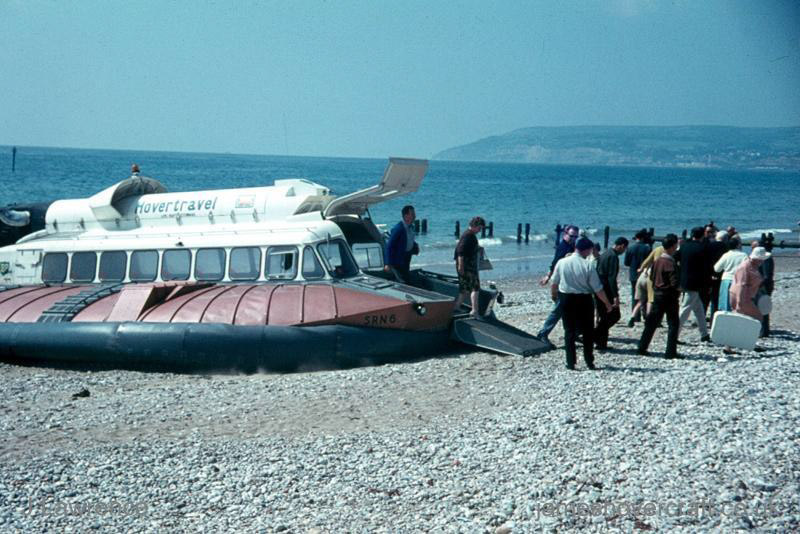 The SRN6 with Hovertravel - Disembarking passengers (credit: Pat Lawrence).